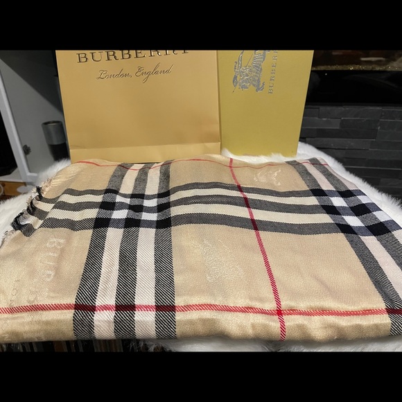 Sold - Authentic Burberry Shawl/wrap Scarf - Picture 4 of 11